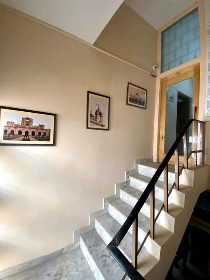 Albergue Backpackers Den Lucknow Exterior foto
