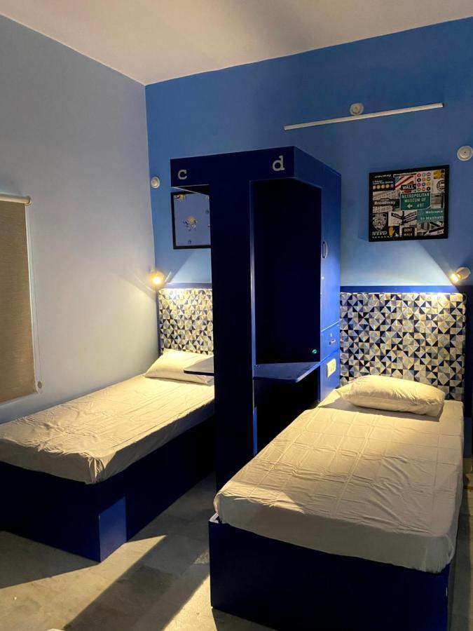 Albergue Backpackers Den Lucknow Exterior foto