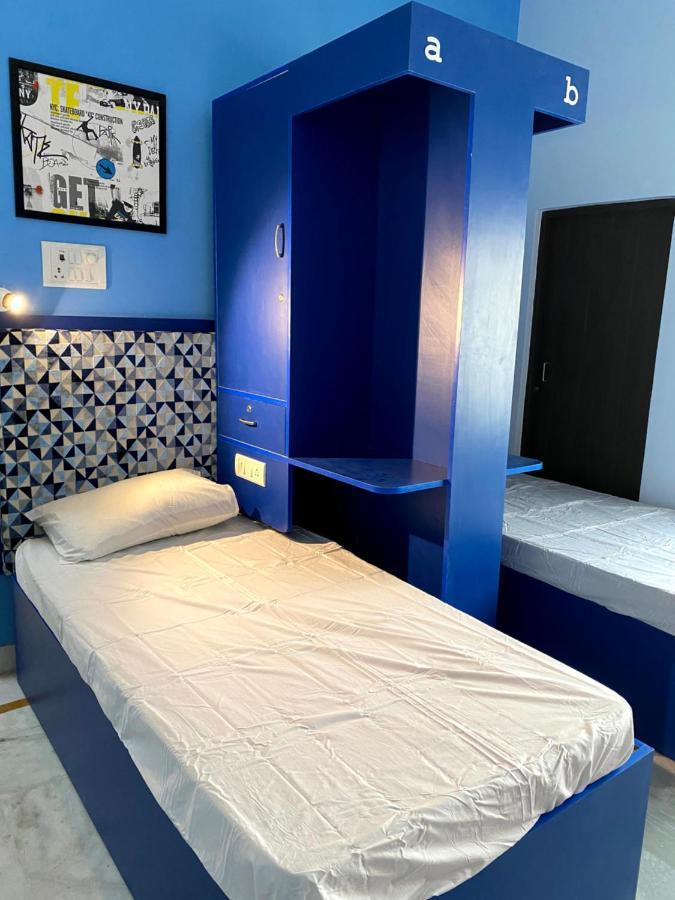 Albergue Backpackers Den Lucknow Exterior foto